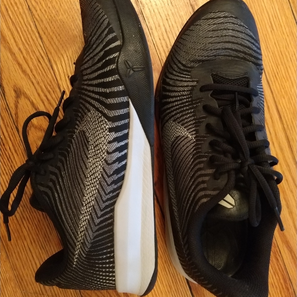 Kobe Basketball Shoes, Men's 10.5